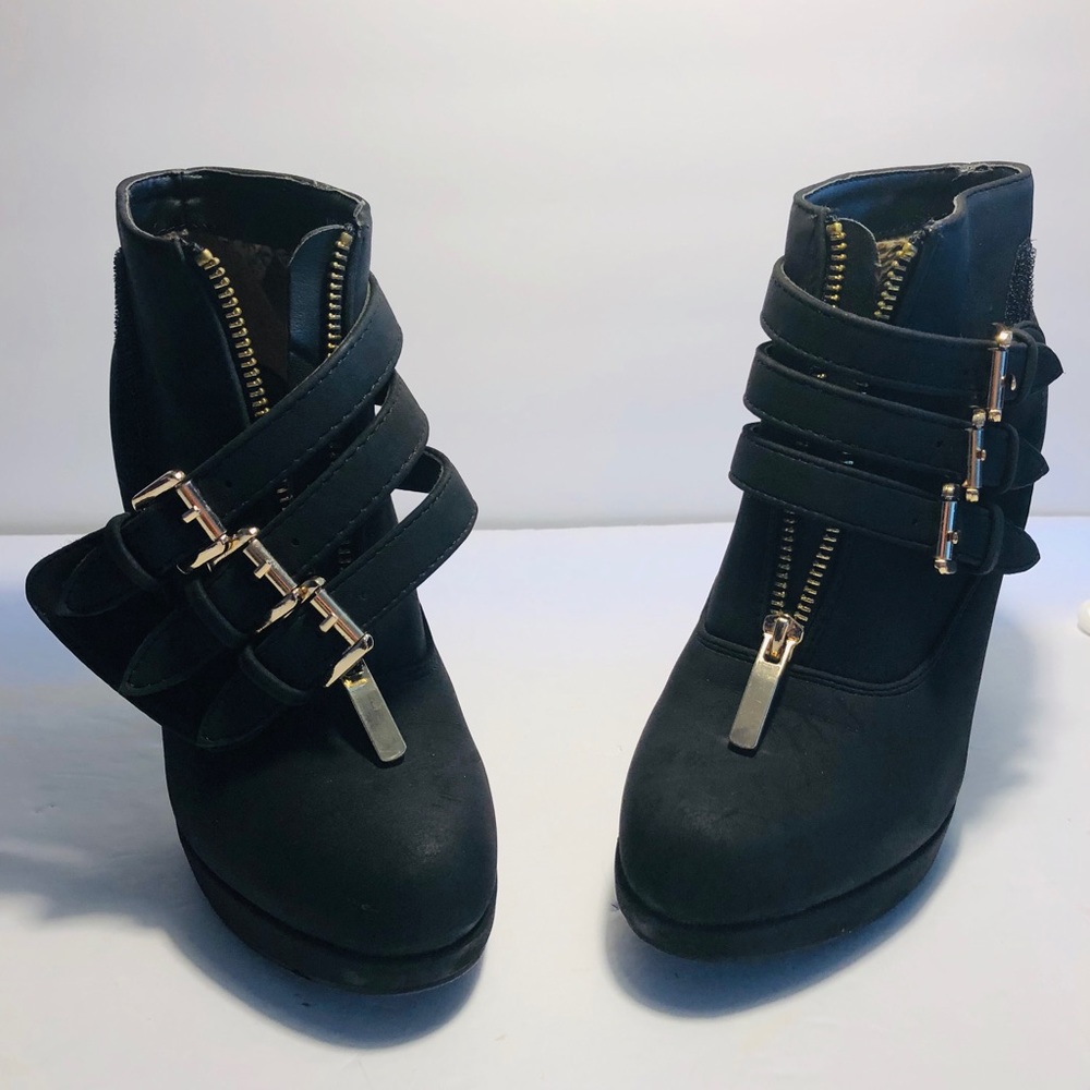 Más corte black heel pump boots size 7